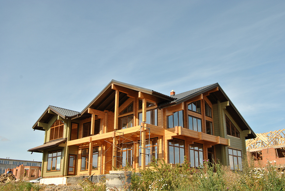 Частный дом, Лесная поляна, Кемерово, цвета RAL 6013 и  Кедр 2010