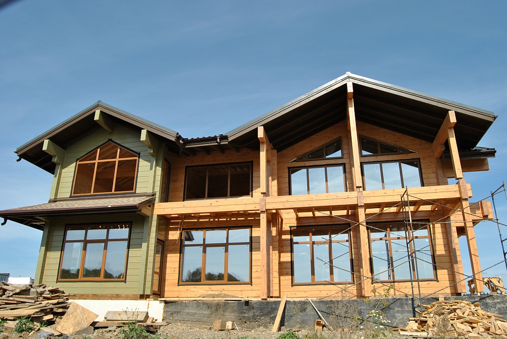 Частный дом, Лесная поляна, Кемерово, цвета RAL 6013 и  Кедр 2010