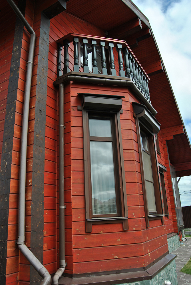 Частный дом, Каменка, цвет фасада Гранат 2067, цвет торцов Темный орех 2076